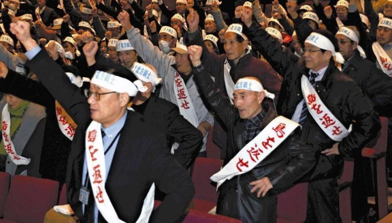 Японские правые не пускают премьер-министра Абэ на Красную площадь