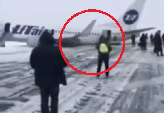 Появилось видео с места жесткой посадки «Боинг-737» в Усинске