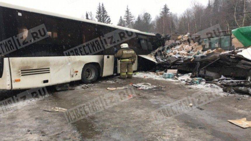 Три человека пострадали и один погиб в ДТП с автобусом в Кемеровской области