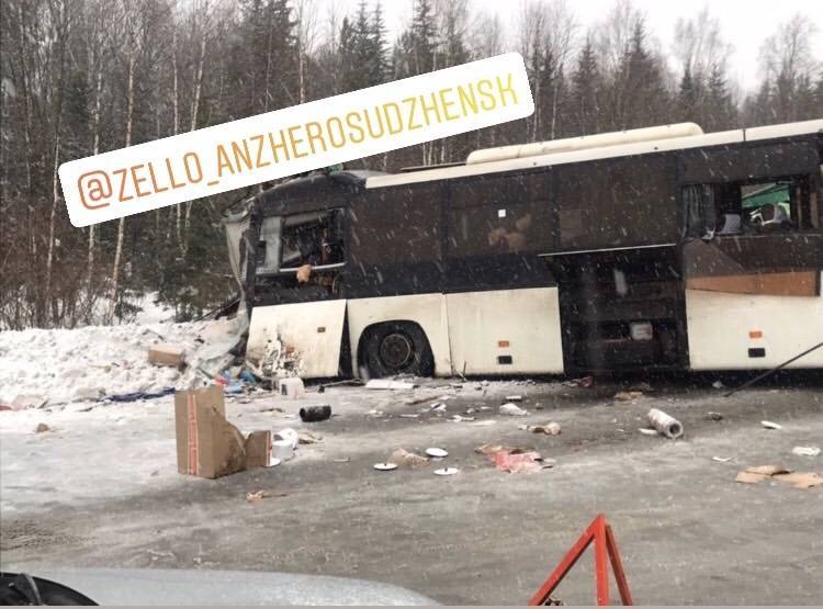 Увеличилось число погибших в ДТП с участием автобуса и фуры в Кузбассе