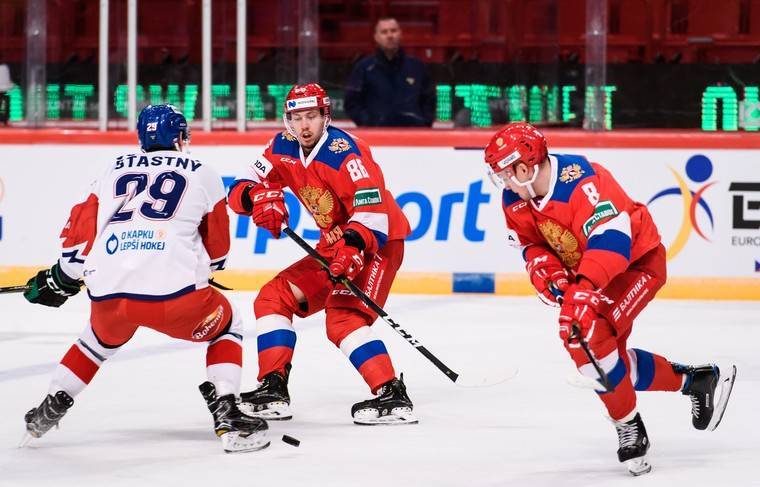 Сборная России по хоккею упустила победу за секунду до конца матча с чехами