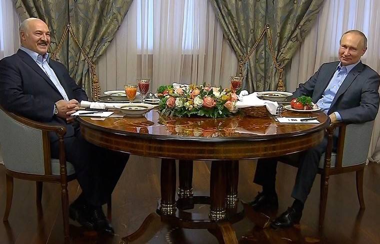 Песков раскрыл подробности переговоров Путина и Лукашенко в Сочи