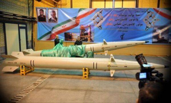 Иран показал новую баллистическую ракету — видео