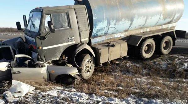 Три человека погибли в жестком ДТП с грузовиком на трассе под Курском