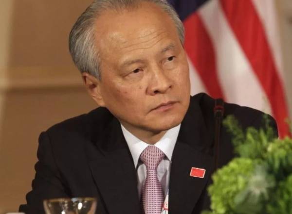 Китайский посол в Вашингтоне назвал бредом слухи о том, что коронавирус является биологическим оружием