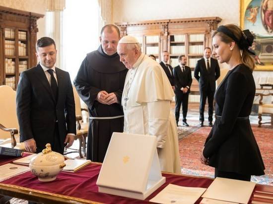Официальный визит Зеленского в Италию расценили как подарок жене