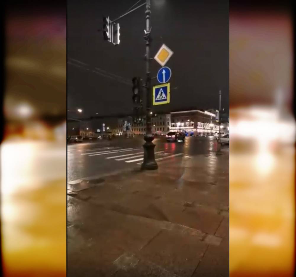На «сложном» перекрестке Невского и Фонтанки не работает светофор