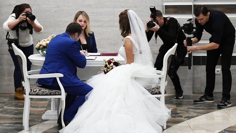 Названы регионы — лидеры России по числу браков в 2019 году