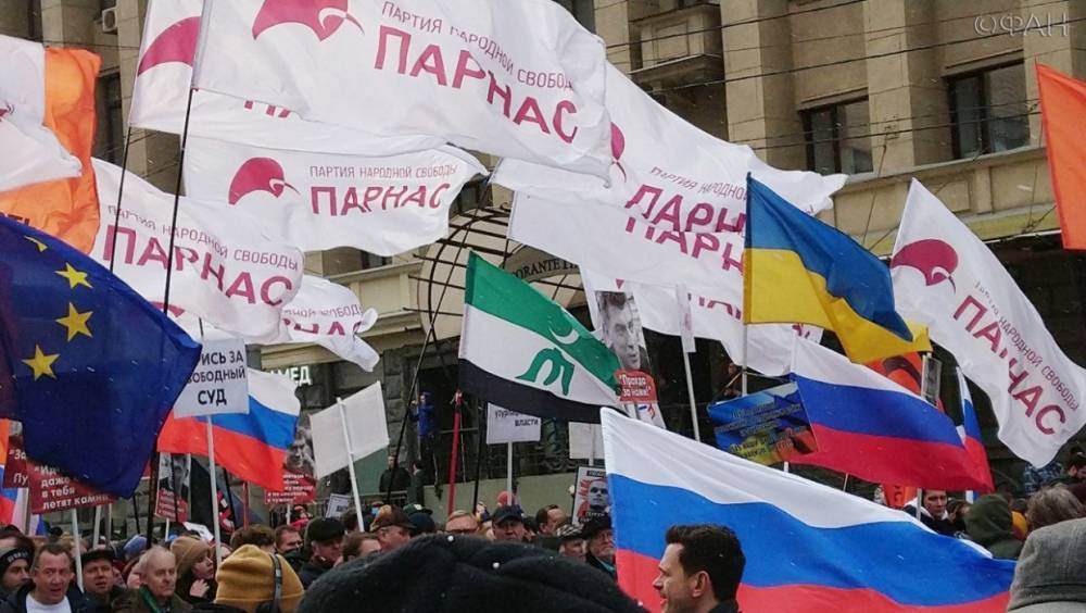 В Крыму назвали флаги Украины на марше Немцова проявлением «мещанской ненависти к России»