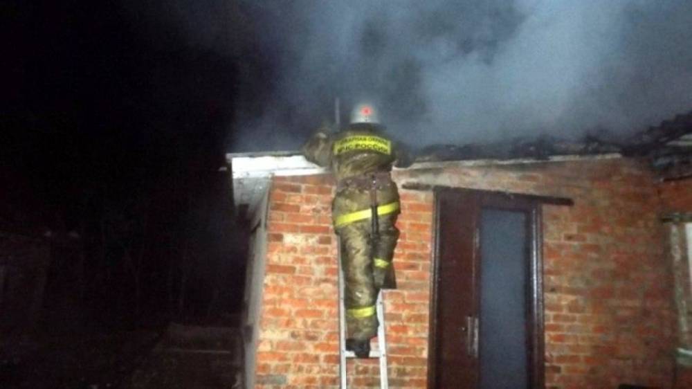 В поселке Ленинское Выборгского района спасатели потушили пожар в жилом доме