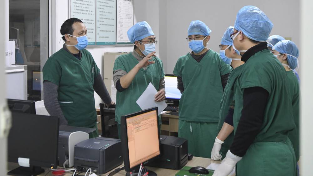 Врачи зафиксировали первую смерть от коронавируса в Таиланде