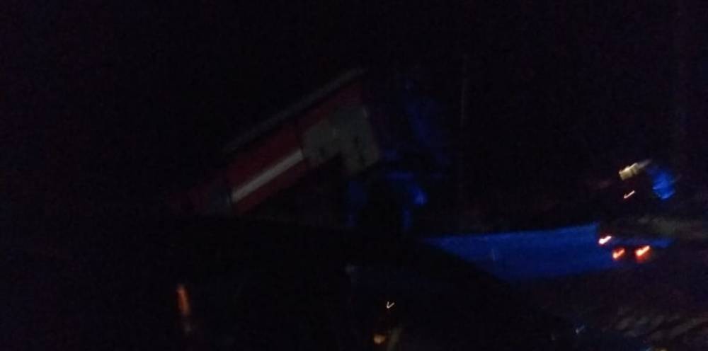 Машина МЧС снесла легковушку на месте аварии под Череповцом