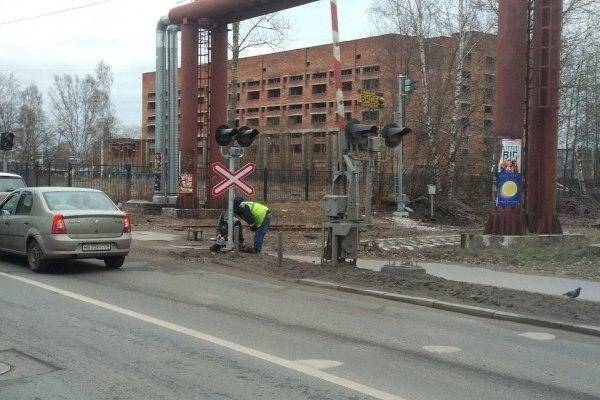 В Санкт-Петербурге на неработающем железнодорожном переезде установили семафор