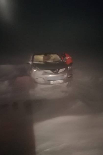 Как воркутинских автомобилистов спасали из снежного плена