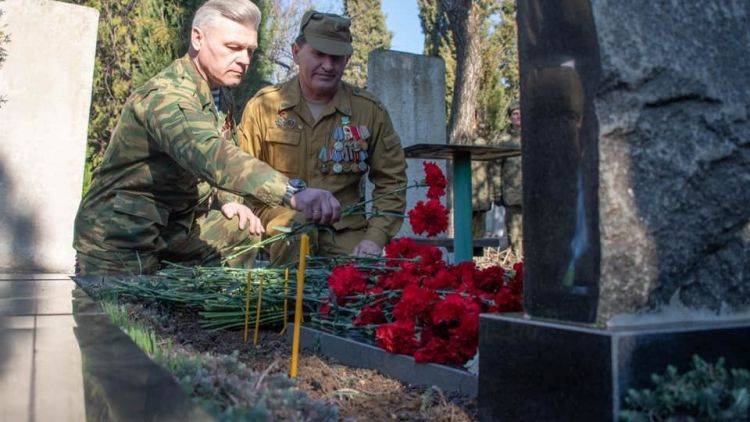 В Севастополе почтил память погибшего в Чечне псковского десантника