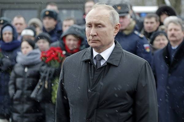 Владимир Путин почтил память погибших в Аргунском ущелье военных
