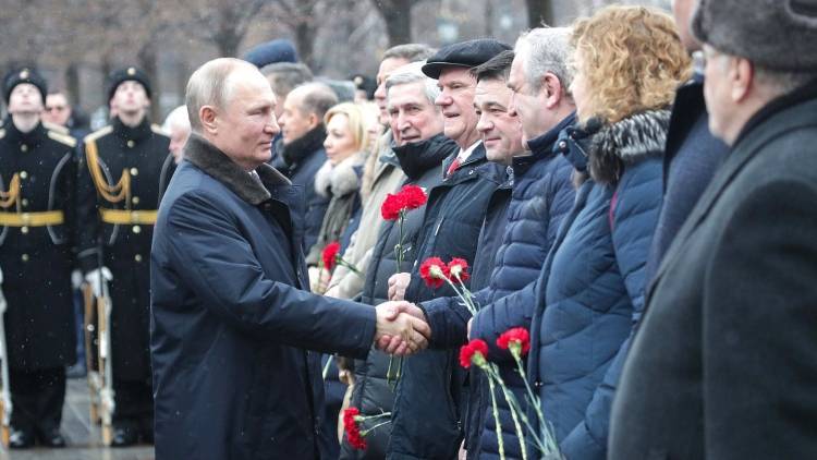 Путин пообщался с родными десантников, погибших в Чечне