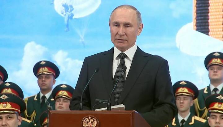 Путин напомнил о подвигах защитников страны