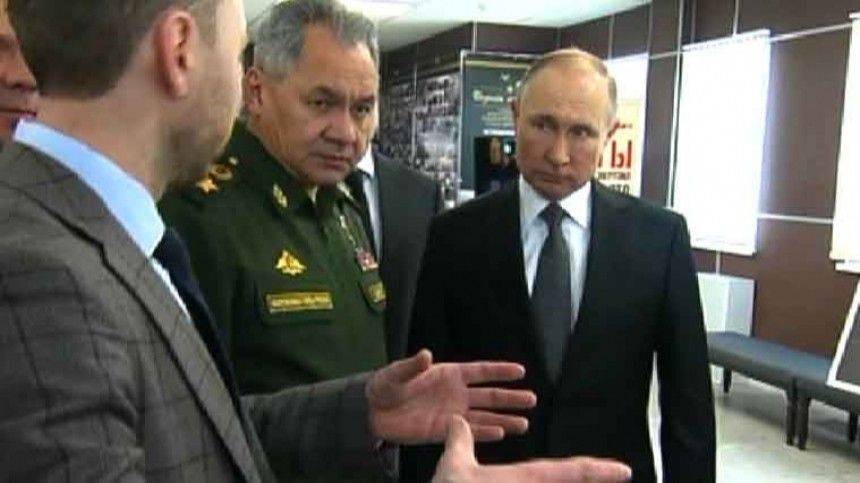 Путин осмотрел макет панорамы боя 6-й десантной роты в Чечне