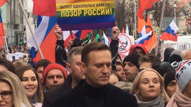 Серуканов заявил, что Навальный пришел на марш Немцова похвастаться дорогим пальто