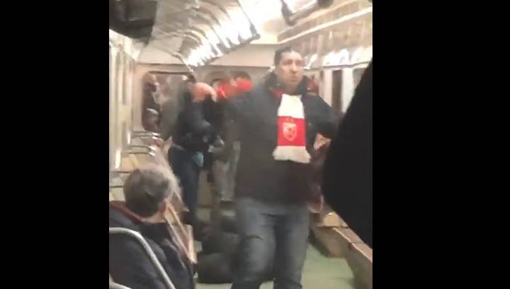 Продолжение конфликта болельщиков в вагоне московского метро сняли на видео