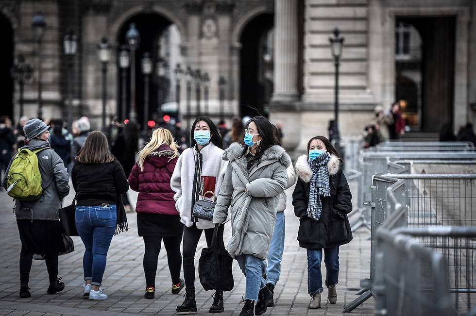 В страхе перед коронавирусом: в Париже закрыли Лувр