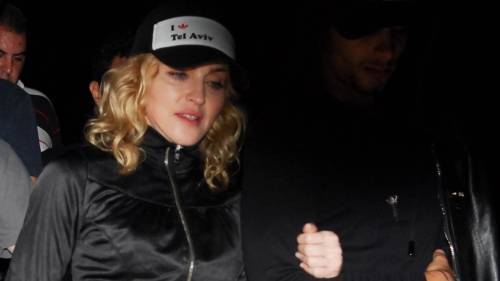 Мадонна упала со стула во время выступления - Cursorinfo: главные новости Израиля