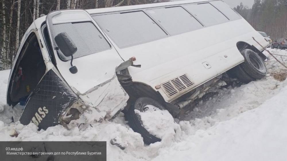 Семь человек пострадали из-за столкновения автобуса и автомобиля в Бурятии