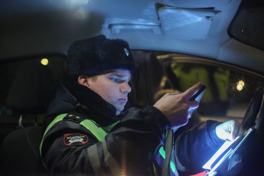 Три человека пострадали в аварии с автомобилем такси на юге Москвы