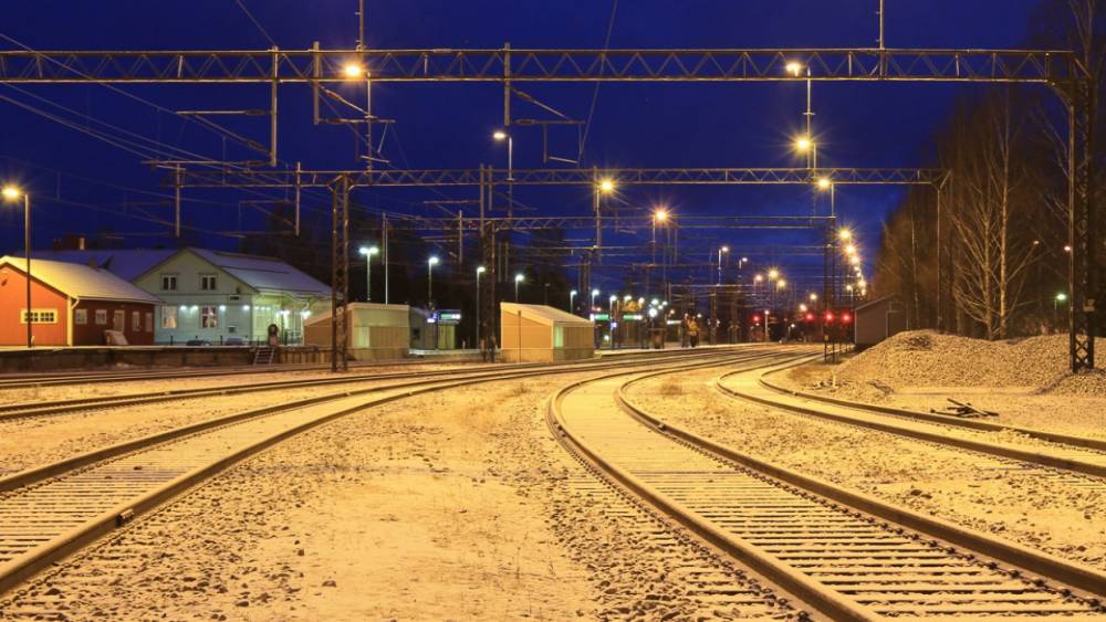 Пассажирский поезд насмерть сбил 27-летнюю девушку в Краснодаре