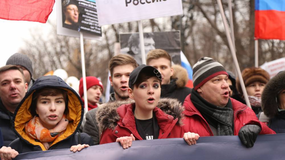 Оппозиция превратила марш памяти Немцова в площадку для политических манифестаций