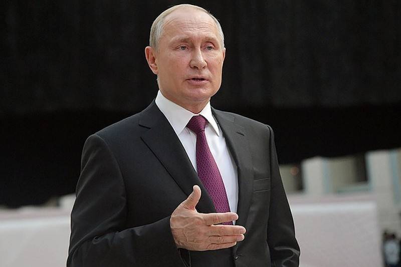 Путин увеличил маткапитал и ввел звание "Город трудовой доблести"