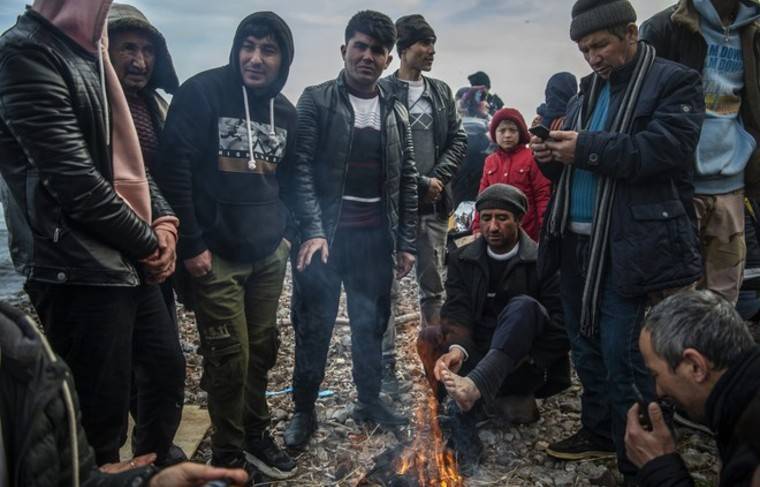 Грузовик с десятками мигрантов обнаружили в Северной Македонии