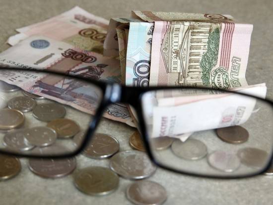 Пенсии пообещали проиндексировать, несмотря на падение рубля