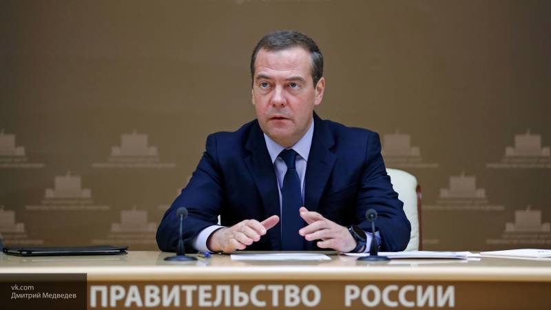 Медведев заявил, что изменения в Конституции усиливают соцобязательства государства