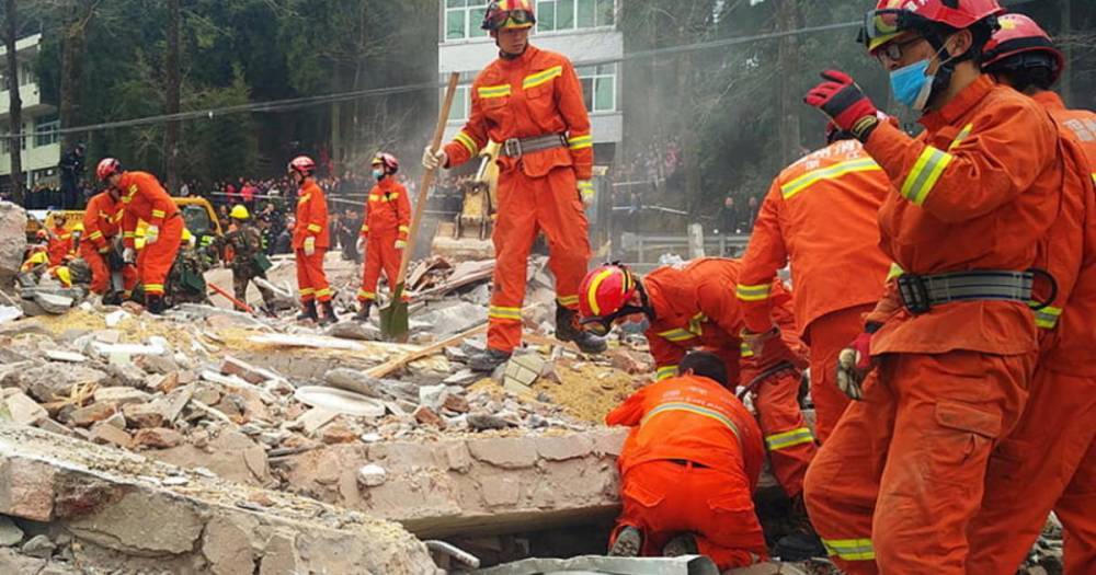 Число жертв обрушения отеля в Китае увеличилось до 18 человек