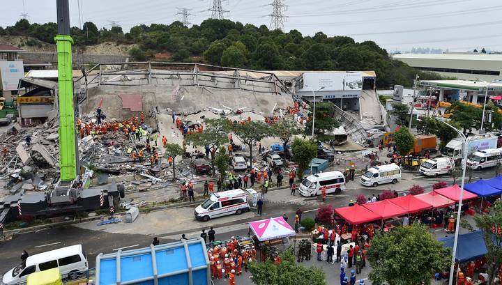 Число жертв обрушения отеля в Китае достигло 18 человек