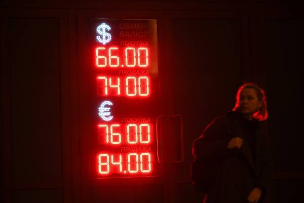 Экономист рассказал, что ждать россиянам после падения курса рубля - govoritmoskva.ru - США