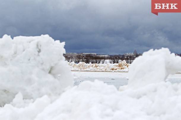Администрация Сыктывкара получила представление прокуратуры за заваленный снегом город