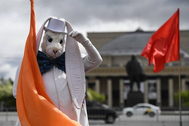 К краже денег у россиян подключились "белые кролики"