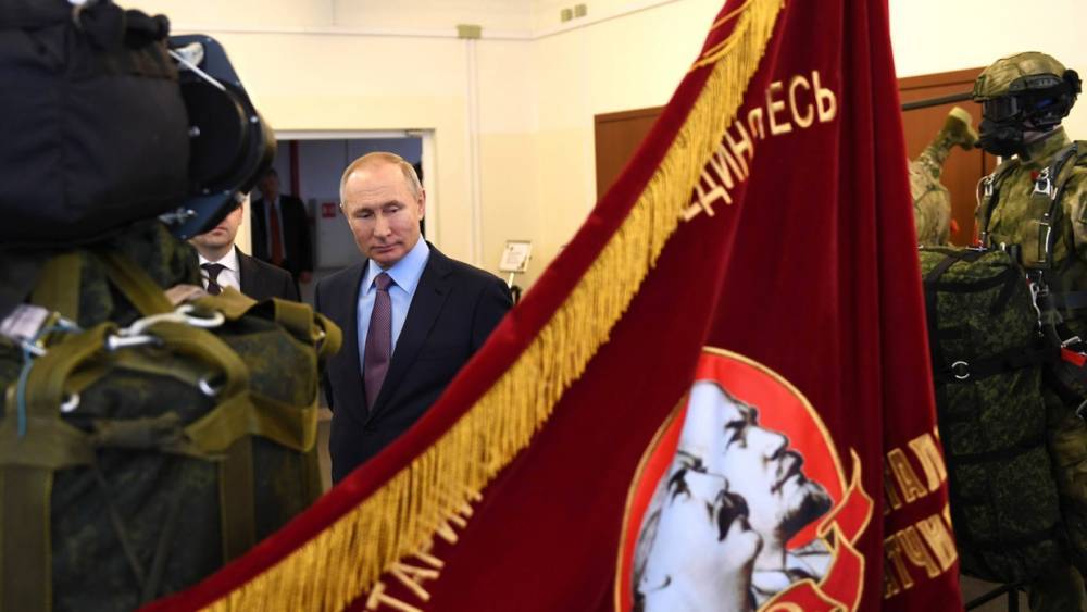 Оценивая слова Путина «мы повторим», Шерин заявил, что РФ ни перед кем не будет лебезить