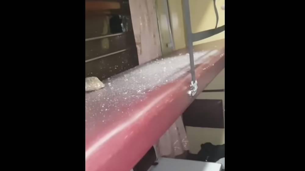 Злоумышленники забросали камнями поезд Львов — Москва