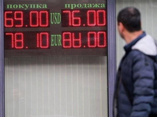 Эксперт пояснил, как падение курса рубля отразится на россиянах
