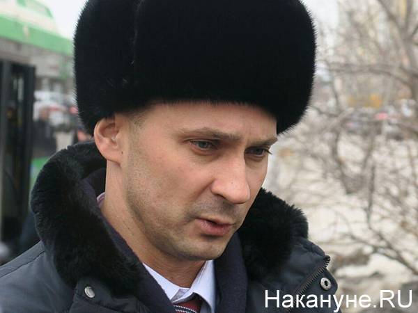 Глава Орджоникидзевского района Екатеринбурга назвал "несчастным случаем" падение на женщину глыбы льда