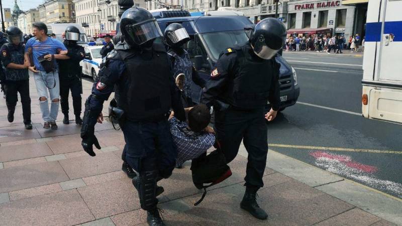 Федоров призвал ужесточить наказание за провокации на незаконных митингах по примеру ЕС