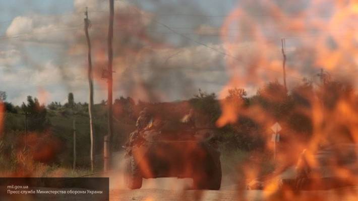 Солдаты ВСУ подожгли поле в Донбассе, но сами сгорели в сильном пожаре