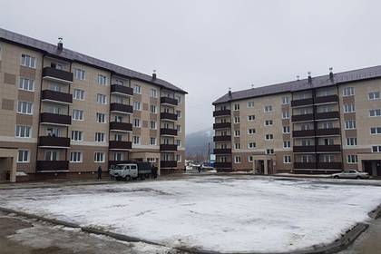 Десятки семей из аварийного жилья на Сахалине получили ключи от новых квартир