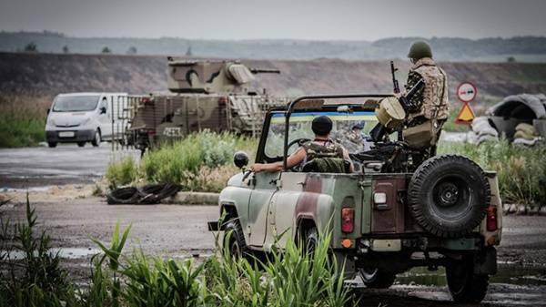Украинский грузовик с пехотой подорвался под Донецком, а вслед за ним и спасатели
