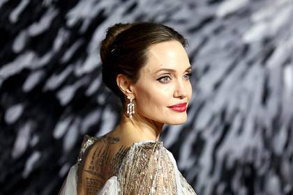 Анджелина Джоли рассказала об операциях двух дочерей