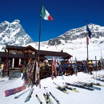 Туроператоры вывезут российских туристов с горнолыжных курортов Италии уже завтра